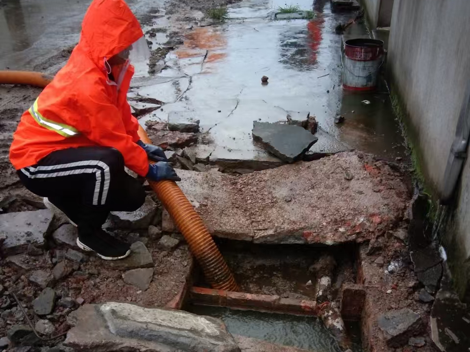 蠡县专业清理污水池 炜誉市政以规范流程守护城市 “肠道”