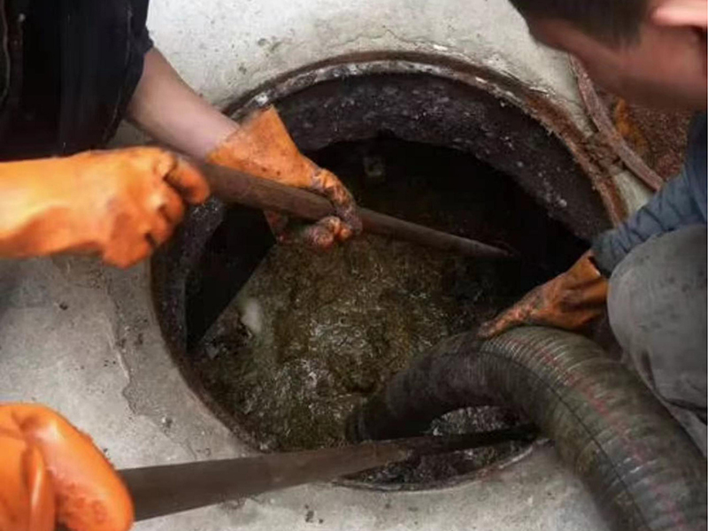 蠡县清理化粪池时如何避免沼气的危害?